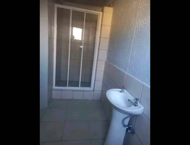 2 BEDROOM PROPERTY TO RENT IN CRYSTAL PARK
